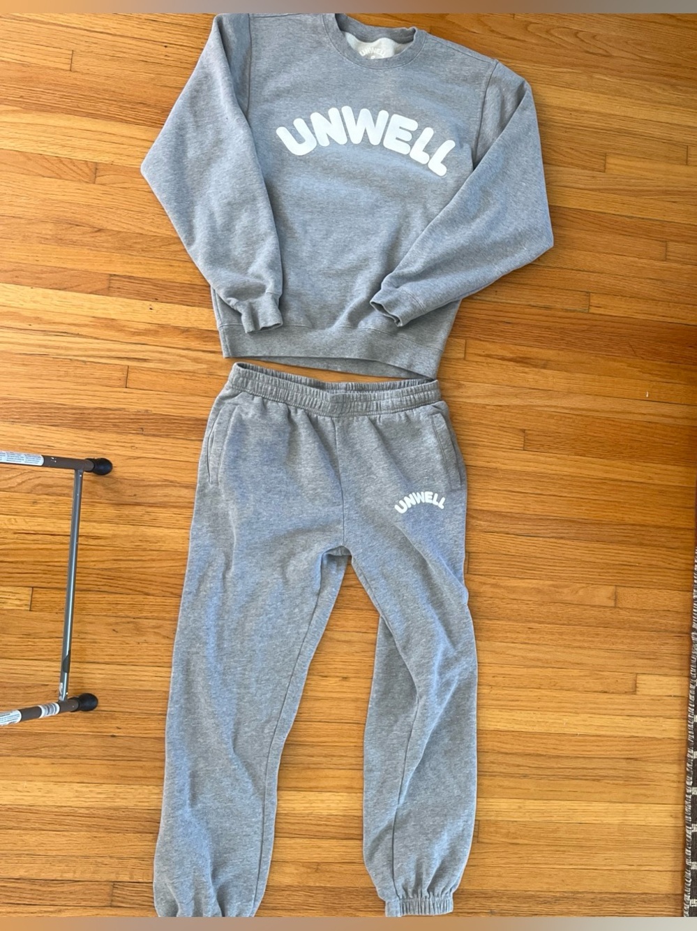 UNWELL Women's Gray Crewneck Sweatshirt & Sweatpants  - Lounge Set
